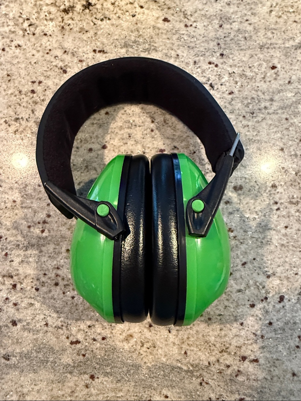 Like New- Snug Safe n Sound Kids Ear Defenders Earmuffs Noise Cancelation